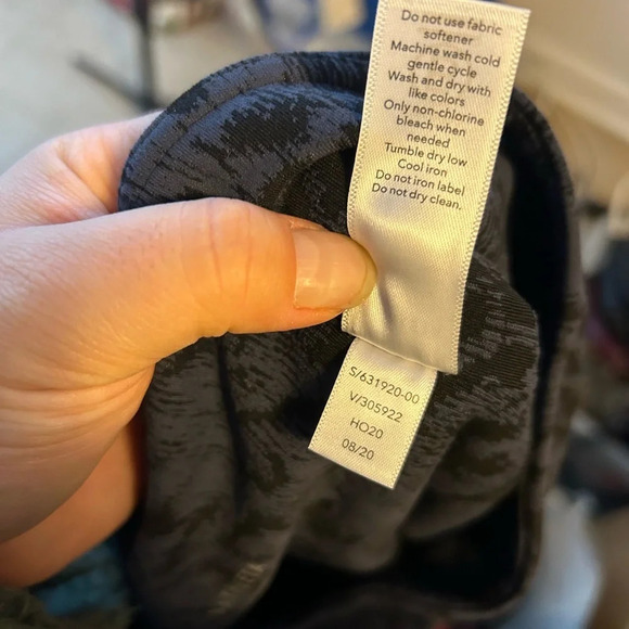ATHLETA ELATION FLORAL TEXTURED TIGHT - Picture 6 of 6
